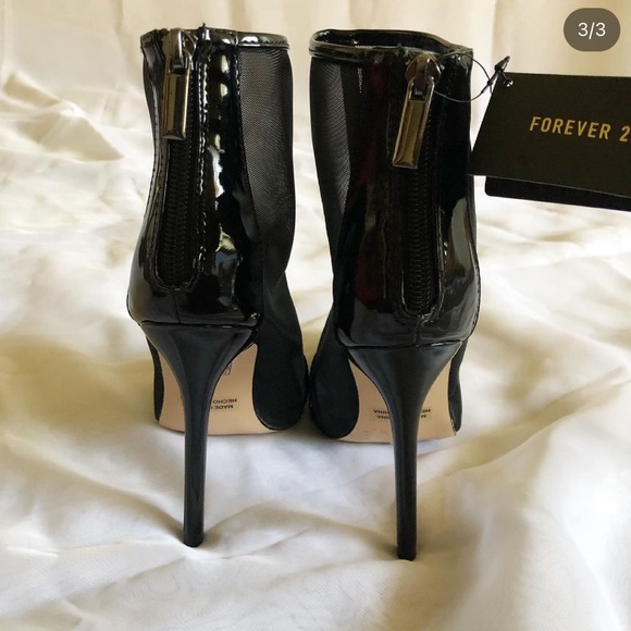 Mesh booties (NWT) - Picture 3 of 3